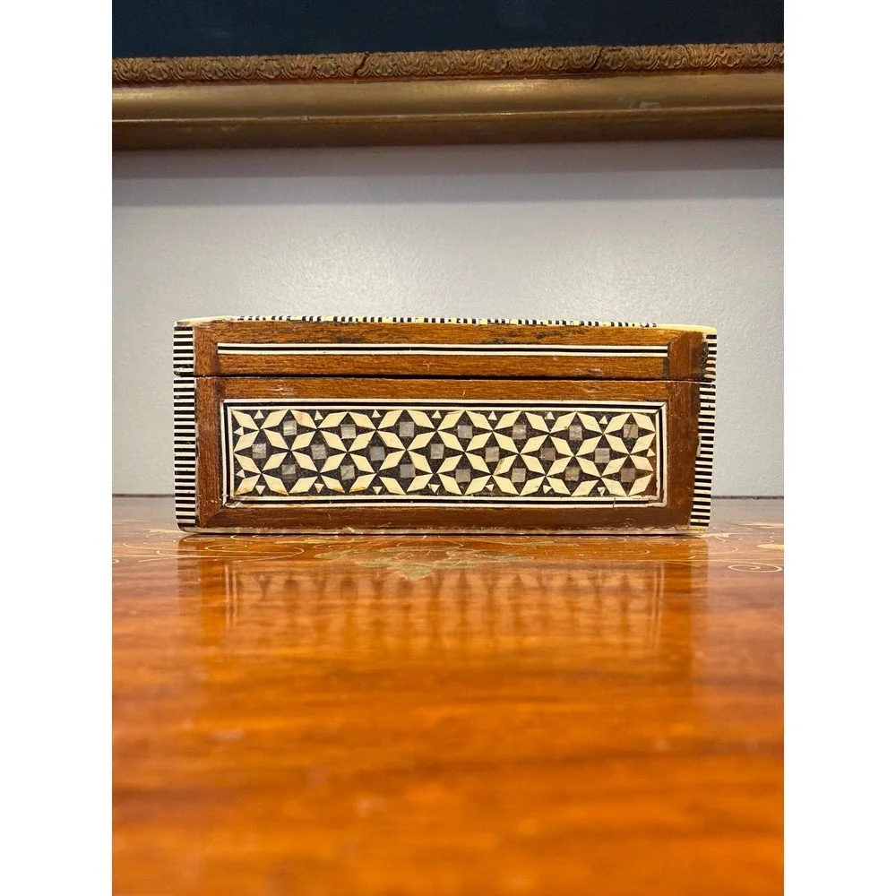 Vintage Marquetry Mother of Pearl‎ Box